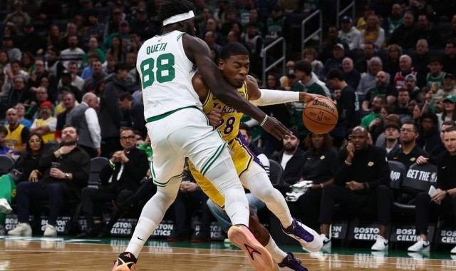 东詹全休战里夫斯36+8 湖人一节花惨败凯尔特人