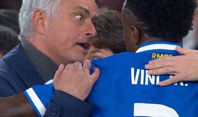 穆里尼奥引发热议！不偏袒弟子巧妙转移焦点，呼吁下一场全力以赴