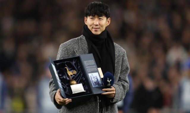 高清：孙兴慜重返热刺告别球迷 这十年太美妙