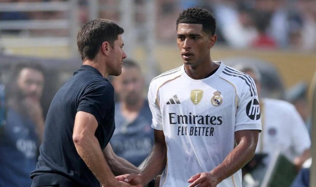 西甲第八轮：巴萨2-1阿劳霍绝杀，弗里克停赛；皇马姆巴佩终场前制胜领跑