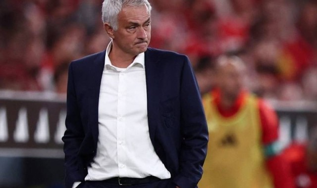 回来了！熟悉的穆里尼奥，送出2分后痛斥裁判，两个亚军都要下课