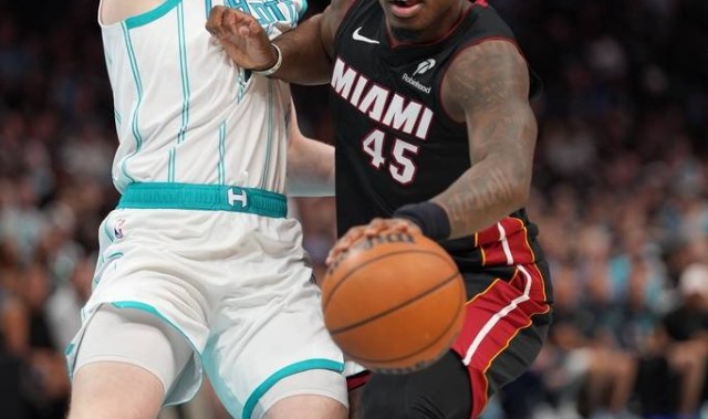 就你叫三分王？克努佩尔半场三分5中0 欢迎来真正的NBA