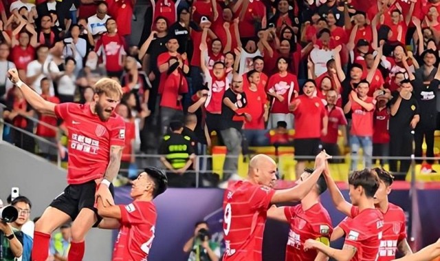 成都蓉城刚官宣徐正源下课，他就决定去法甲执教，同时点名邀请韦世豪转会加盟