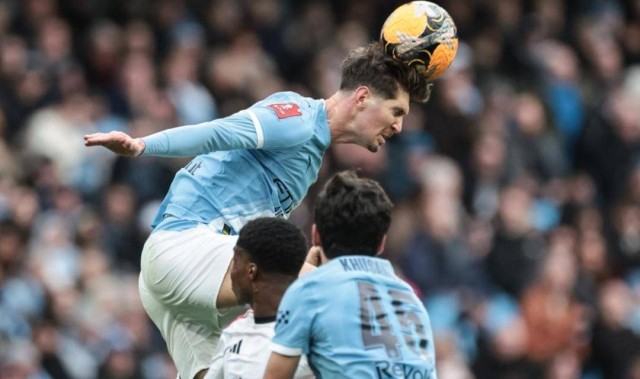 曼城5500万坐穿板凳！19岁小将打脸天价引援，真相太扎心