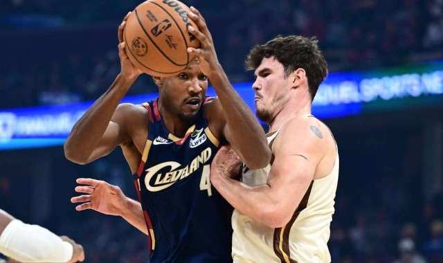 库明加10中1斯潘塞19+7米切尔29分 残阵勇士险胜骑士