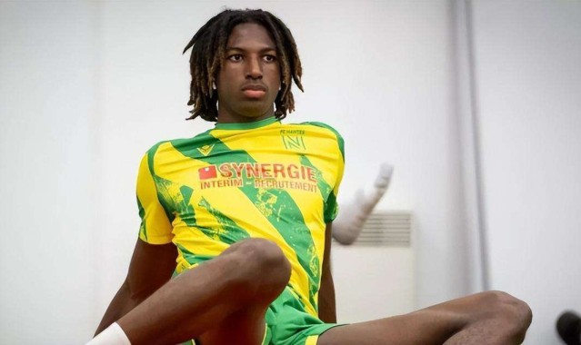 17岁法甲天才中卫横空出世，巴萨对他情有独钟，6大豪强展开疯抢